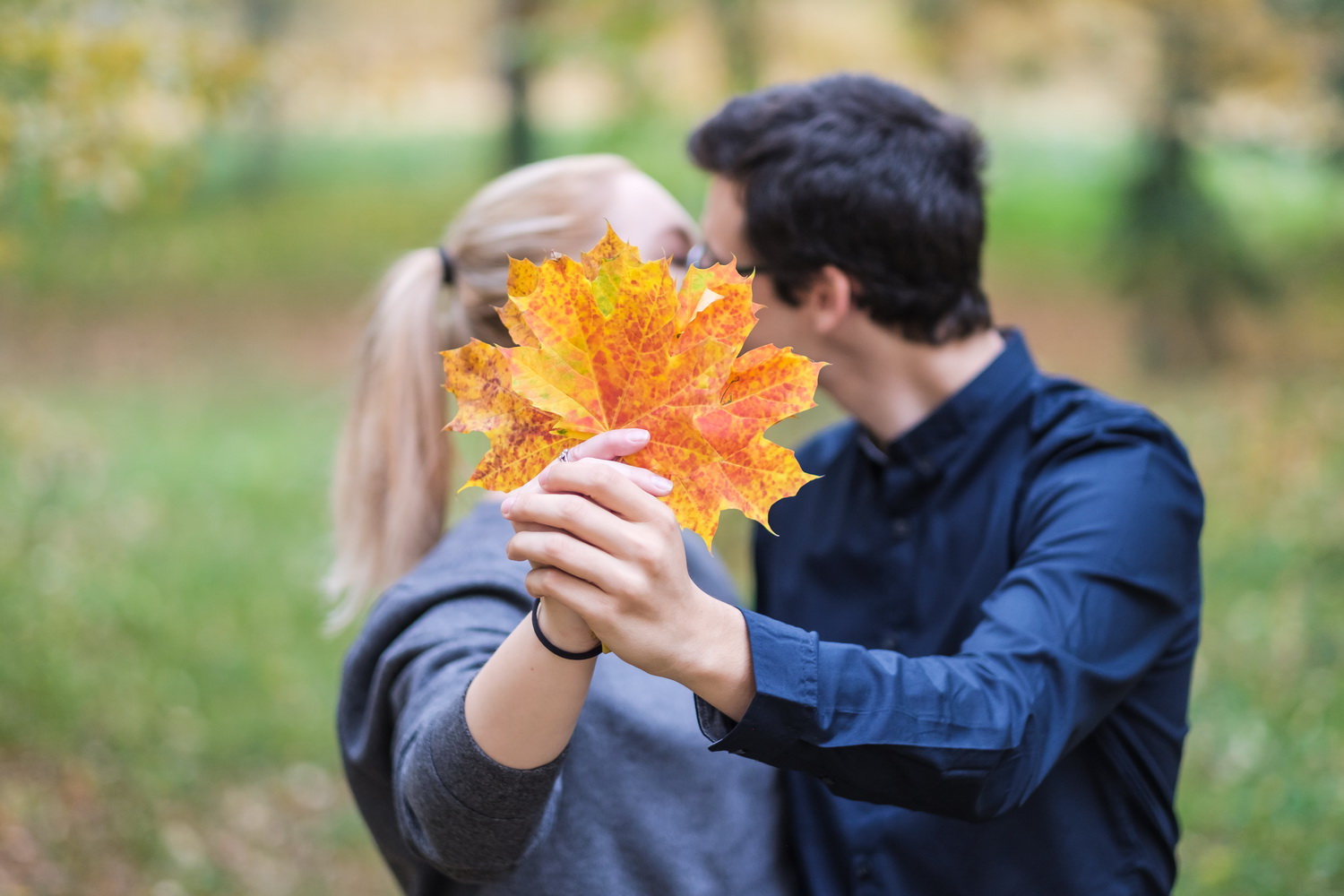 Éva és Gergő jegyes fotózása őszi színekkel